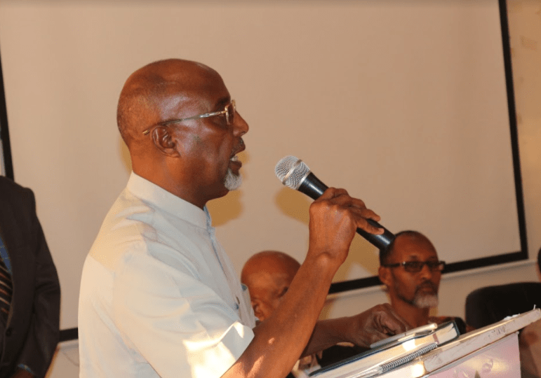 Somaliland minister for energy and minerals Jama Mohamoud Egal addressing students at the University of Hargeisa on the chances of the country striking oil