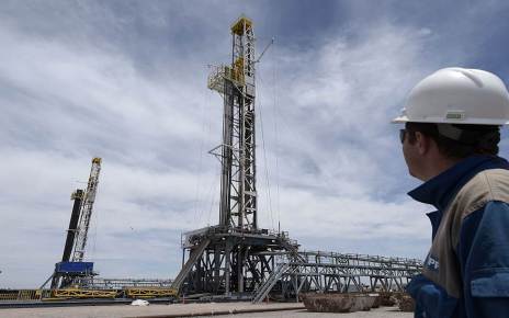 Argentina certainly has massive reserves still to be exploited: an estimated 19.9 billion barrels of crude oil and 583 trillion cubic feet of gas, concentrated in the Vaca Muerta shale formation.