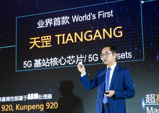 Ryan Ding, Huawei Executive Director of the Board and Carrier BG CEO, delivering a keynote speech