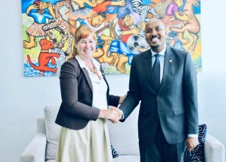 Somaliland Ambassador to Kenya Omar bashe Awil with Ireland Ambassador to Kenya Lisa Doherty when the two met in nairobi on Wednesday.