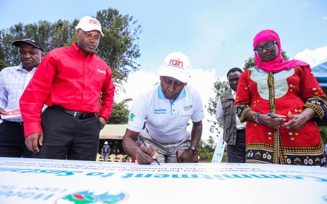 (L-R) Duncan Kimani Coca -Cola Beverages Africa Manufacturing Director, Eddy Njoroge, President of the Upper Tana Nairobi Water Fund and Munira Bashir, the Kenya Programs Director the Nature Conservancy sign off during the handover of the Replenish Africa Initiative (RAIN), a Coca-Cola Foundation program which aims to reach six (6) million people across the continent with improved access to safe water by the end of 2020.