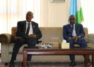 Somaliland president Muse Bihi (left) and his Djibouti counterpart