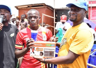 The 1.5 billion customer rewards campaign dubbed Nyongeza Aya bass by Crown Beverages Limited took over the day’s business on Ngobi road, Iganga as it attracted a multitude of locals from the small town.