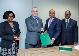 Ireland moved a step closer to becoming a member of the African Development Bank Group after a government delegation on Monday deposited ratification instruments during an official visit to the Bank’s Abidjan headquarters.