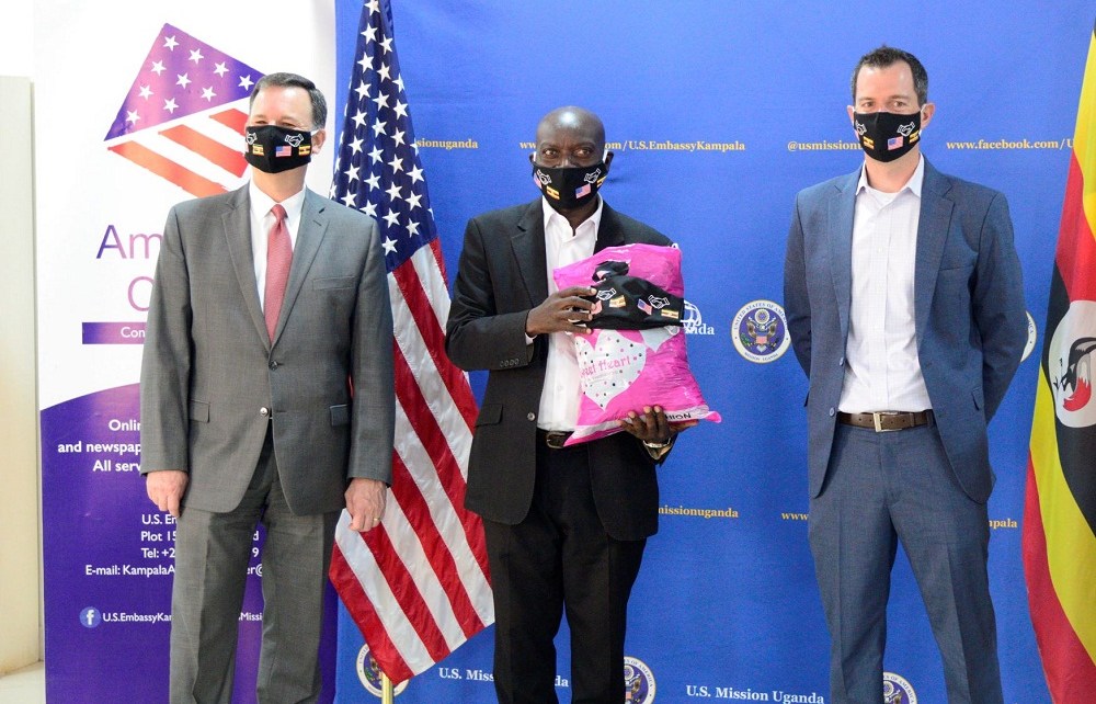 The U.S Mission in Uganda through Smart Girls Uganda and I-Profile has distributed over 1000 masks to Ugandan journalists through their regional representatives to protect and keep them safe from COVID-19 at the American Centre in Kabalagala-Kampala.