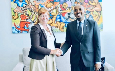Somaliland Ambassador to Kenya Omar bashe Awil with Ireland Ambassador to Kenya Lisa Doherty when the two met in nairobi on Wednesday.
