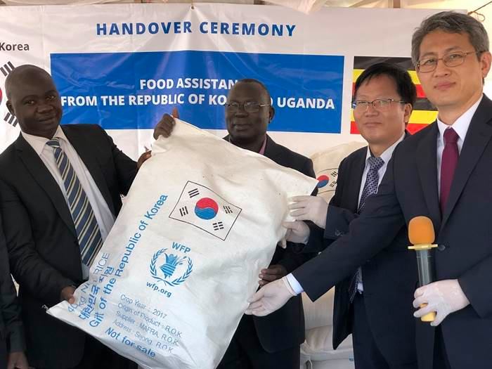 Ambassador of South Korea on Right Ha Byung-Kyoo, handing over some of the Rice sacks to the officials from the WFP
