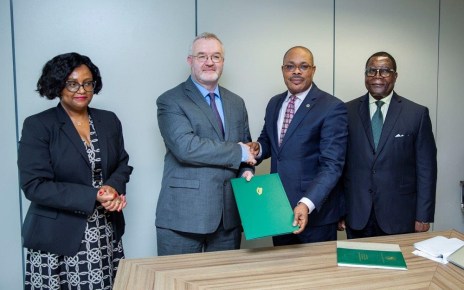 Ireland moved a step closer to becoming a member of the African Development Bank Group after a government delegation on Monday deposited ratification instruments during an official visit to the Bank’s Abidjan headquarters.