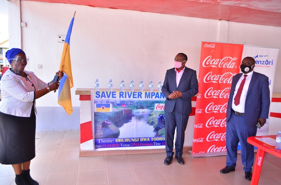 Coca-Cola Beverages Africa in Uganda represented by Plastic Recycling industries under Rwenzori Bottling Company, this week signed a conservation partnership with the Tooro Kingdom to ‘Save River Mpanga’.